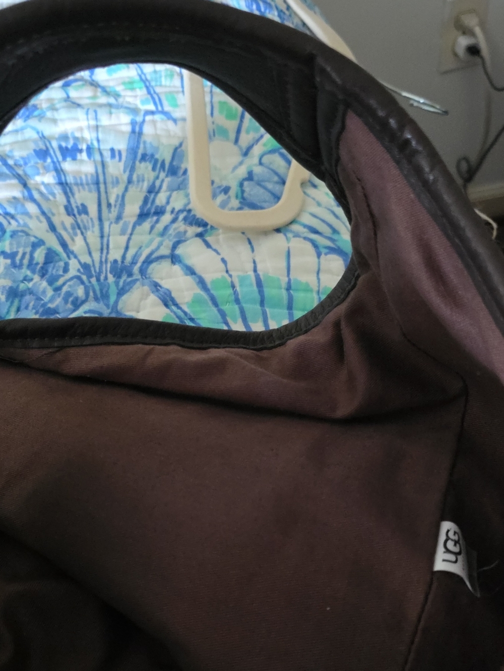 UGG Oatmeal Cable-Knit Shoulder Bag with Leather - Picture 5 of 6